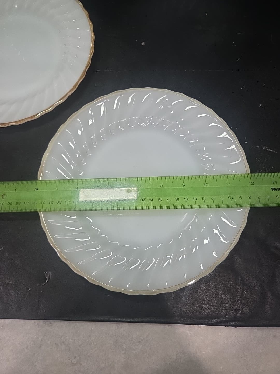 Anchor Hocking White Swirl Dinner Plates, Gold Rim Scalloped Plates, Set of 4 - Thumbnail 5