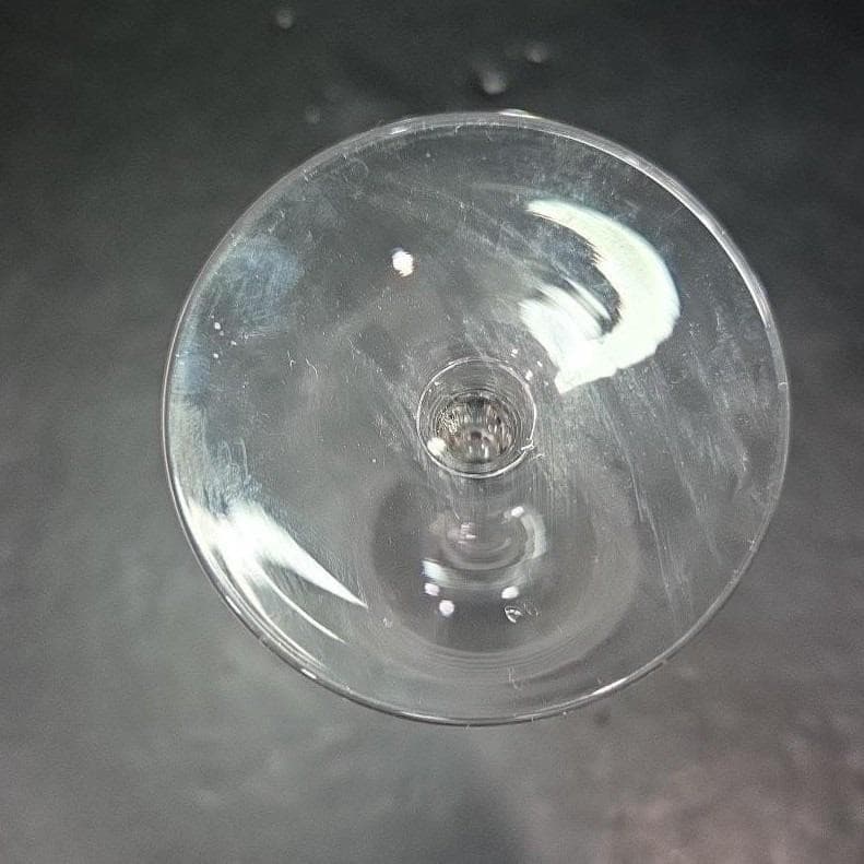 Sasaki "Rings" Hand-Blown Wine Glass, Vintage Textured Drinkware, Modern Design - Thumbnail 4