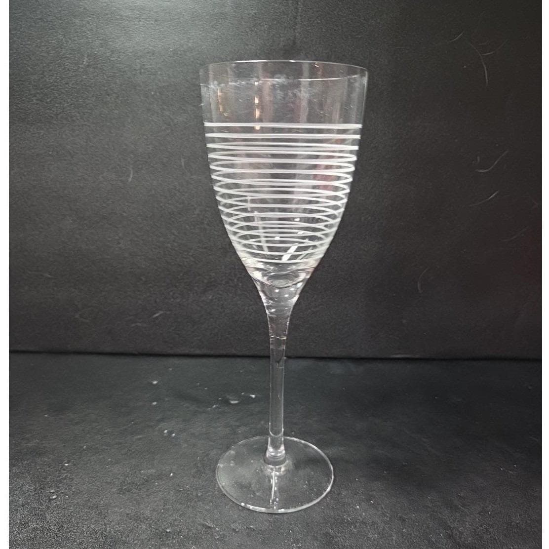 Sasaki "Rings" Hand-Blown Wine Glass, Vintage Textured Drinkware, Modern Design - Thumbnail 8