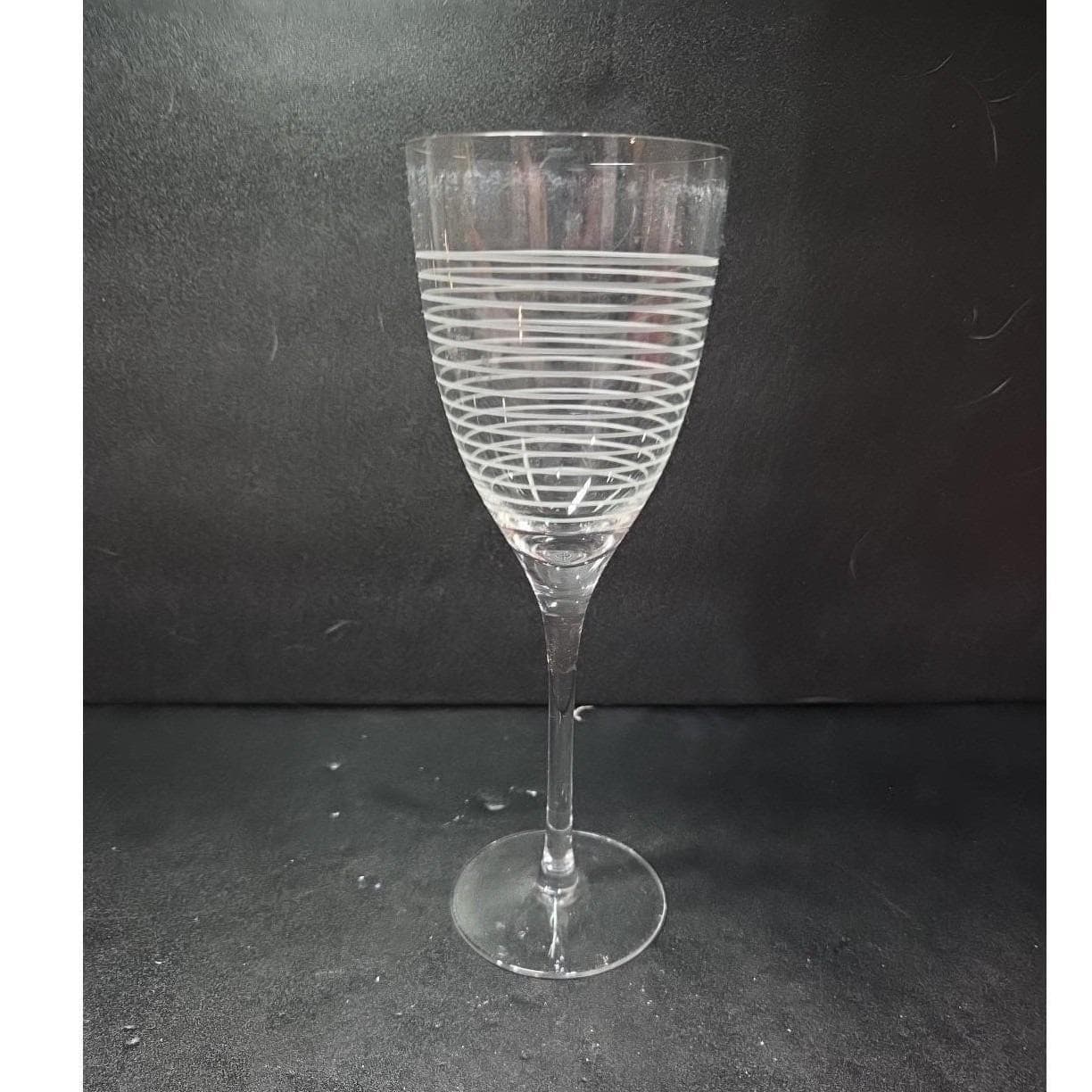 Sasaki "Rings" Hand-Blown Wine Glass, Vintage Textured Drinkware, Modern Design - Thumbnail 10