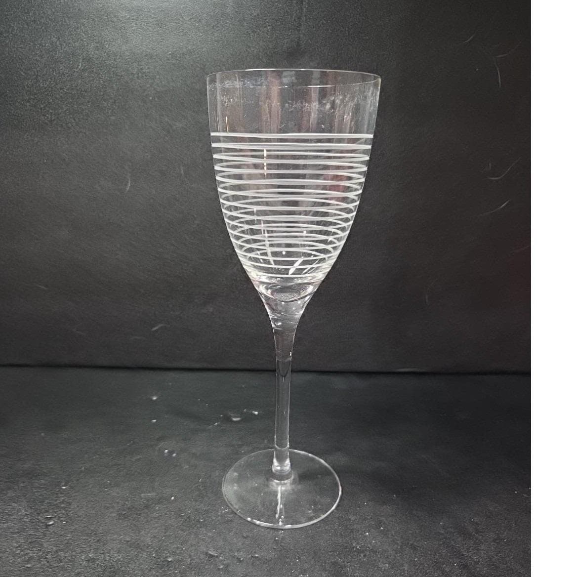 Sasaki "Rings" Hand-Blown Wine Glass, Vintage Textured Drinkware, Modern Design - Thumbnail 9