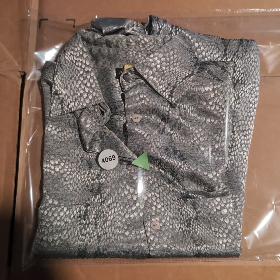 Alain Gerard Silver Snakeskin Print Button Down, Women's Size 4 Metallic Blouse - Thumbnail 8