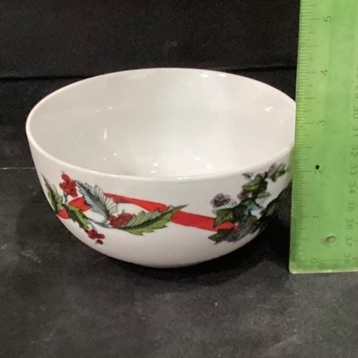 Brylane Home Jolly Time Cereal Bowls, Set of 2, Vintage Christmas Dinnerware - Thumbnail 5