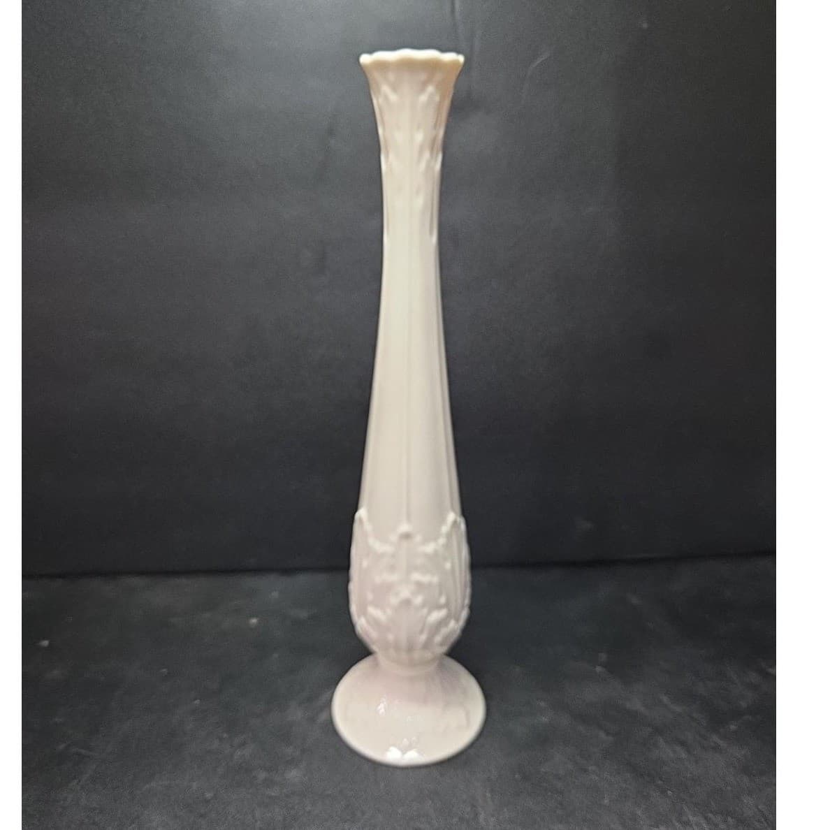 Lenox Florentine Ivory White Bud Vase, Vintage Raised Leaf Pattern, Centerpiece - Thumbnail 5