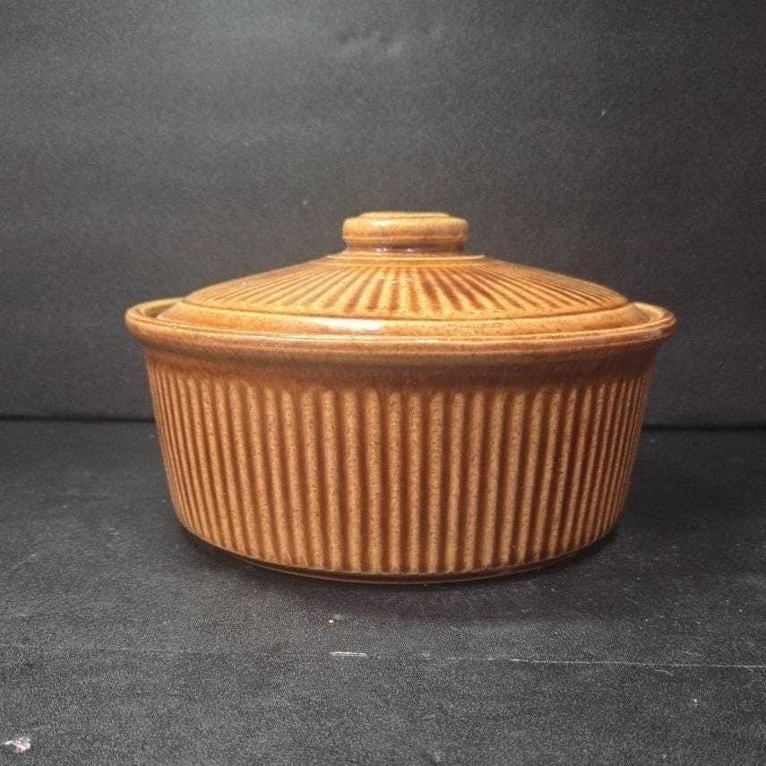 USA Stoneware Lidded Bean Pot, Brown Tan Ribbed Crock, Vtg Rustic Kitchenware - Thumbnail 8