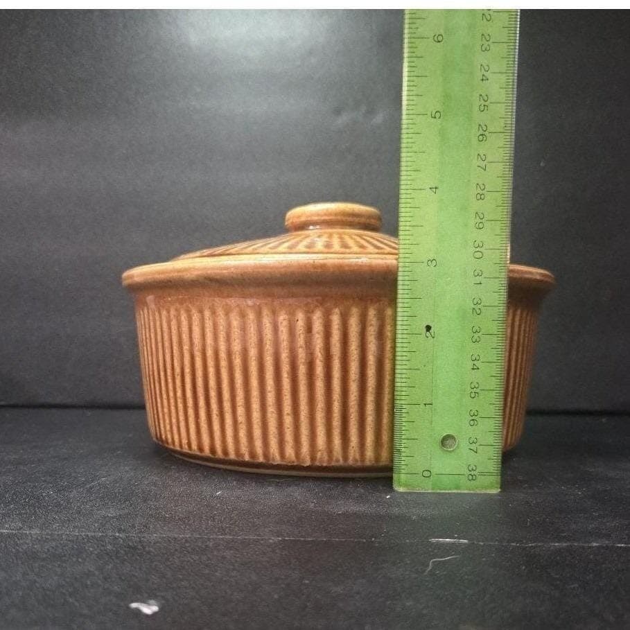 USA Stoneware Lidded Bean Pot, Brown Tan Ribbed Crock, Vtg Rustic Kitchenware - Thumbnail 3