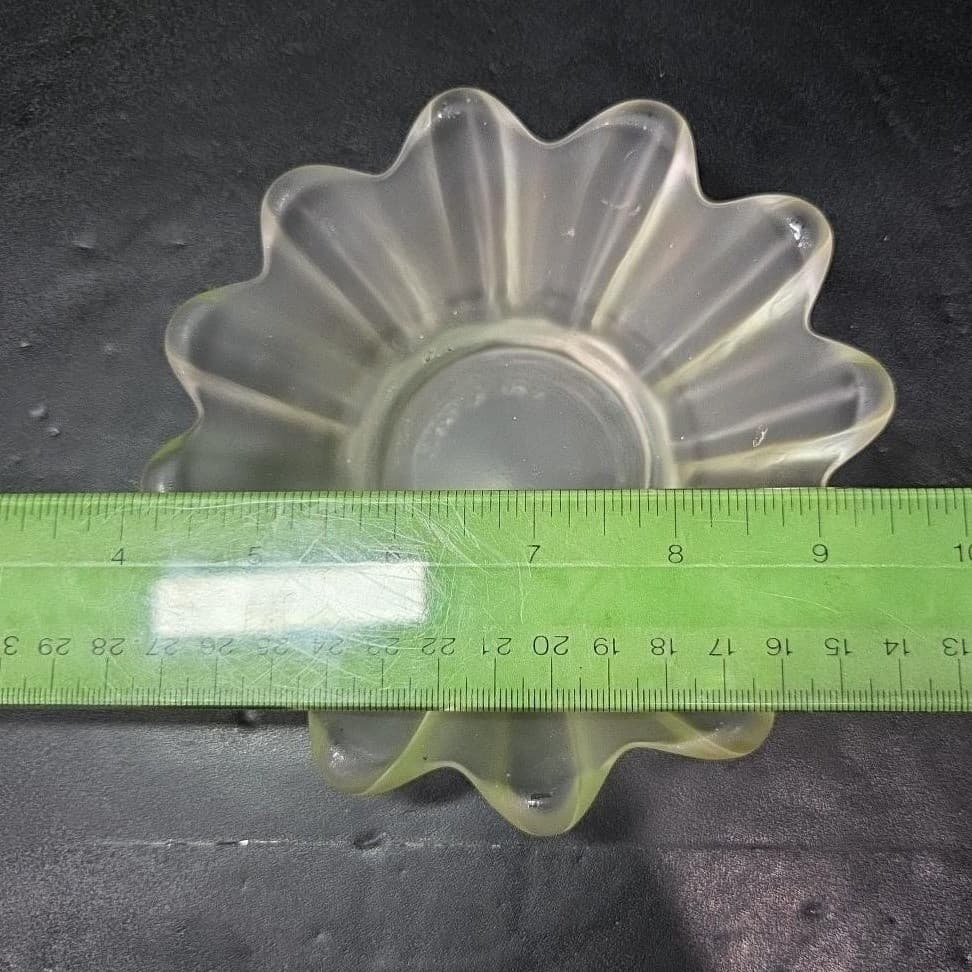 Frosted Clear Petal Design Trinket Dish, Vintage Floral Plate, Made In USA Tray - Thumbnail 5