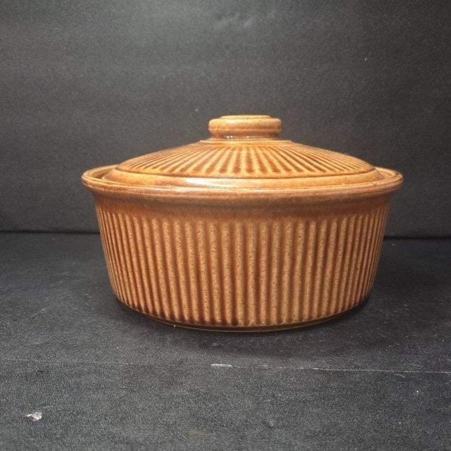 USA Stoneware Lidded Bean Pot, Brown Tan Ribbed Crock, Vtg Rustic Kitchenware - Thumbnail 9