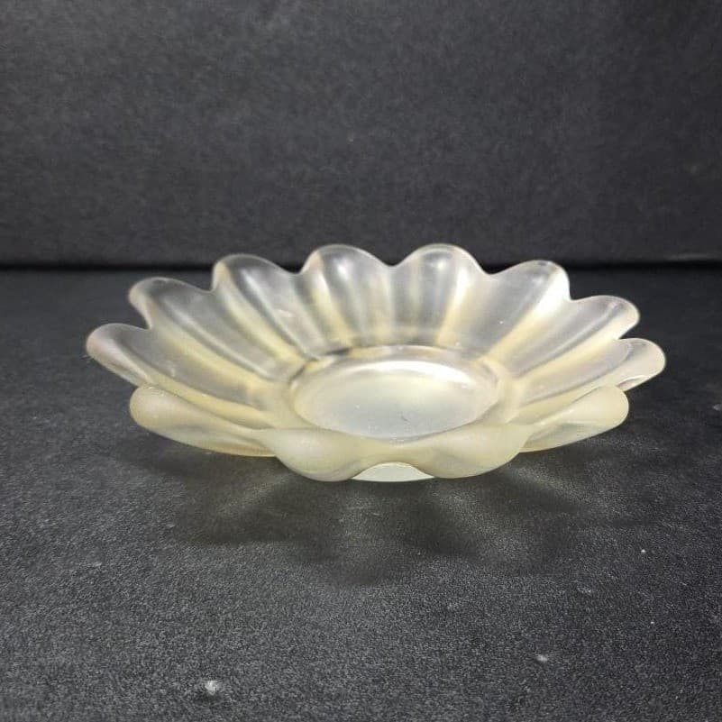 Frosted Clear Petal Design Trinket Dish, Vintage Floral Plate, Made In USA Tray - Thumbnail 2