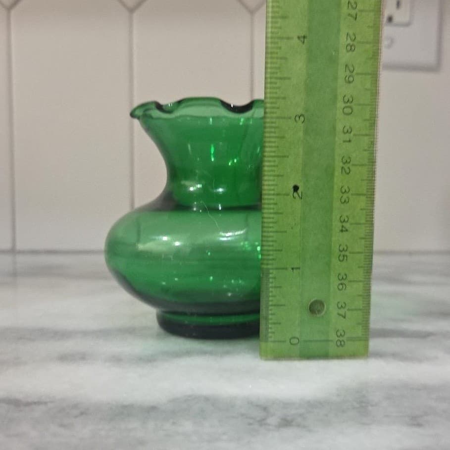 Anchor Hocking Emerald Green Glass Bud Vase, Vintage Ruffled Edge, Centerpiece - Thumbnail 9