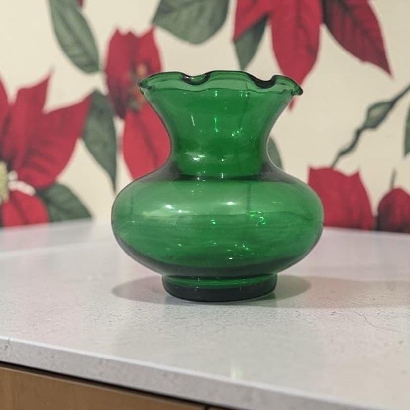 Anchor Hocking Emerald Green Glass Bud Vase, Vintage Ruffled Edge, Centerpiece