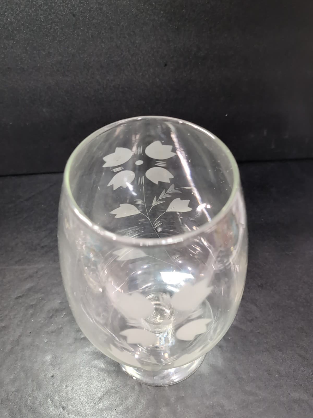 Chintz Flower Etched Clear Glass Vase, 11" Footed Vase, Vintage Decor, Glassware - Thumbnail 5