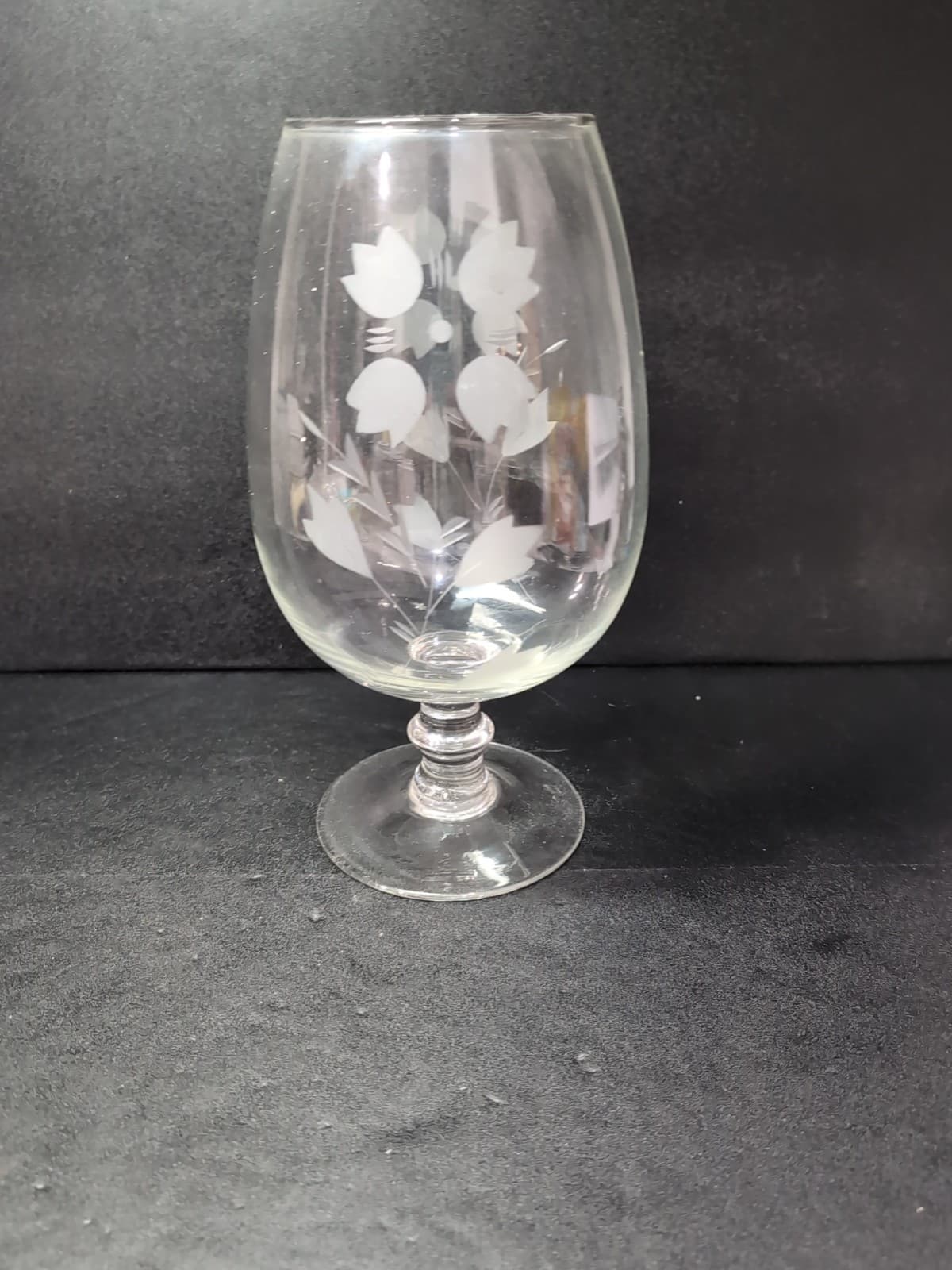 Chintz Flower Etched Clear Glass Vase, 11" Footed Vase, Vintage Decor, Glassware - Thumbnail 3