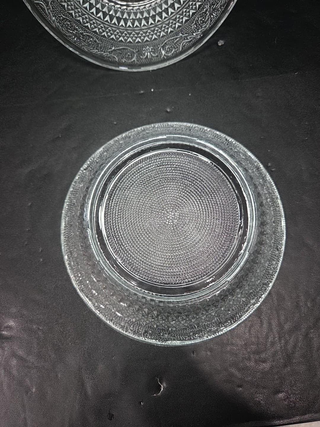Trellis Collection Glass Serving Bowls, Fleur de Lis Design, Set of 2 Bowls 8.5" - Thumbnail 5
