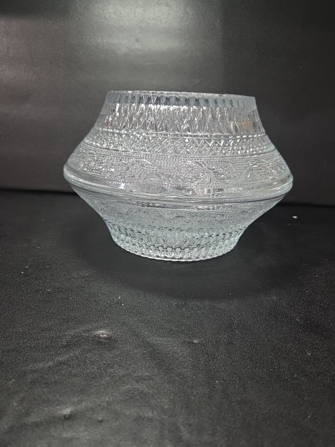 Trellis Collection Glass Serving Bowls, Fleur de Lis Design, Set of 2 Bowls 8.5" - Thumbnail 7