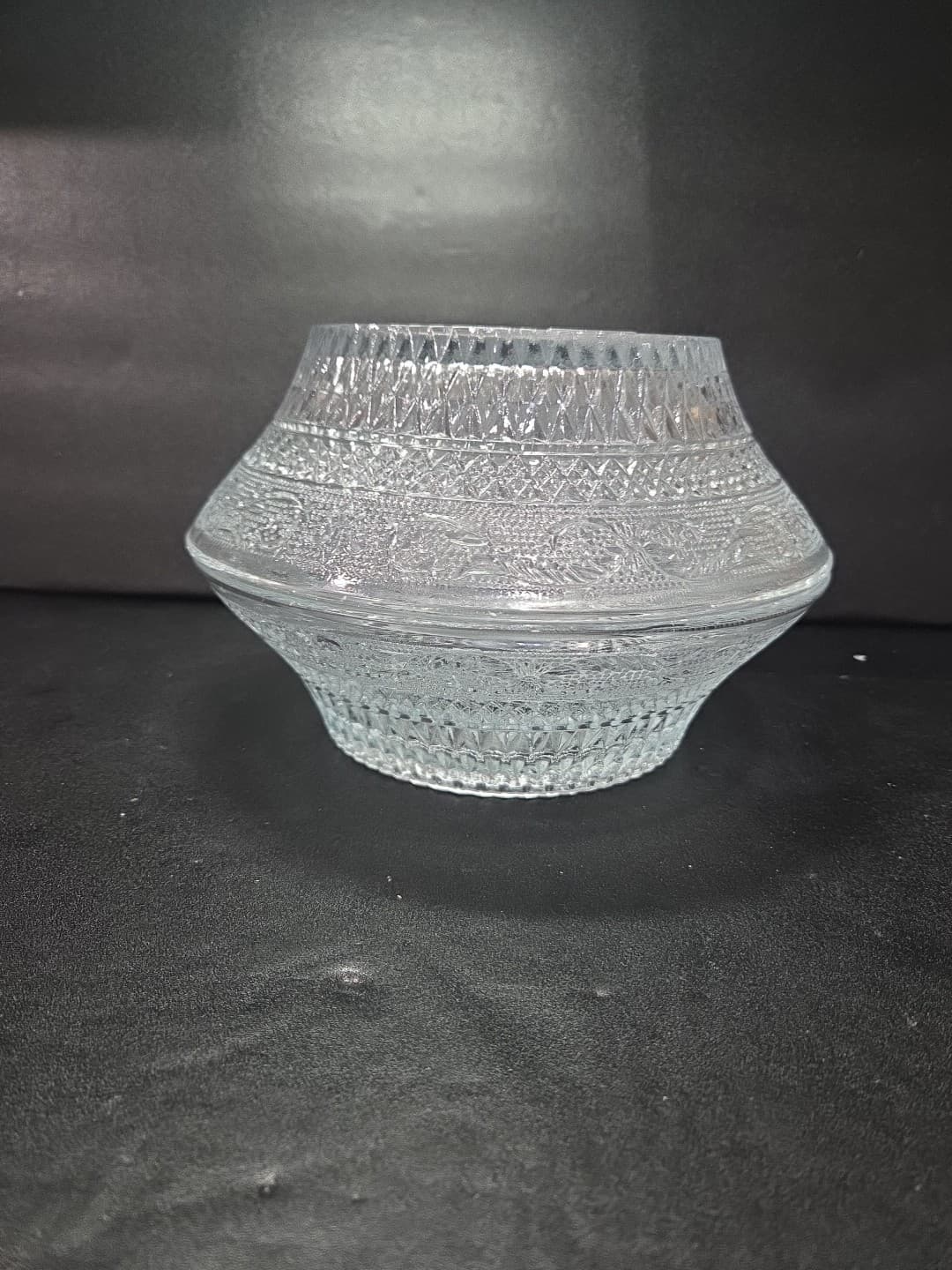 Trellis Collection Glass Serving Bowls, Fleur de Lis Design, Set of 2 Bowls 8.5" - Thumbnail 8