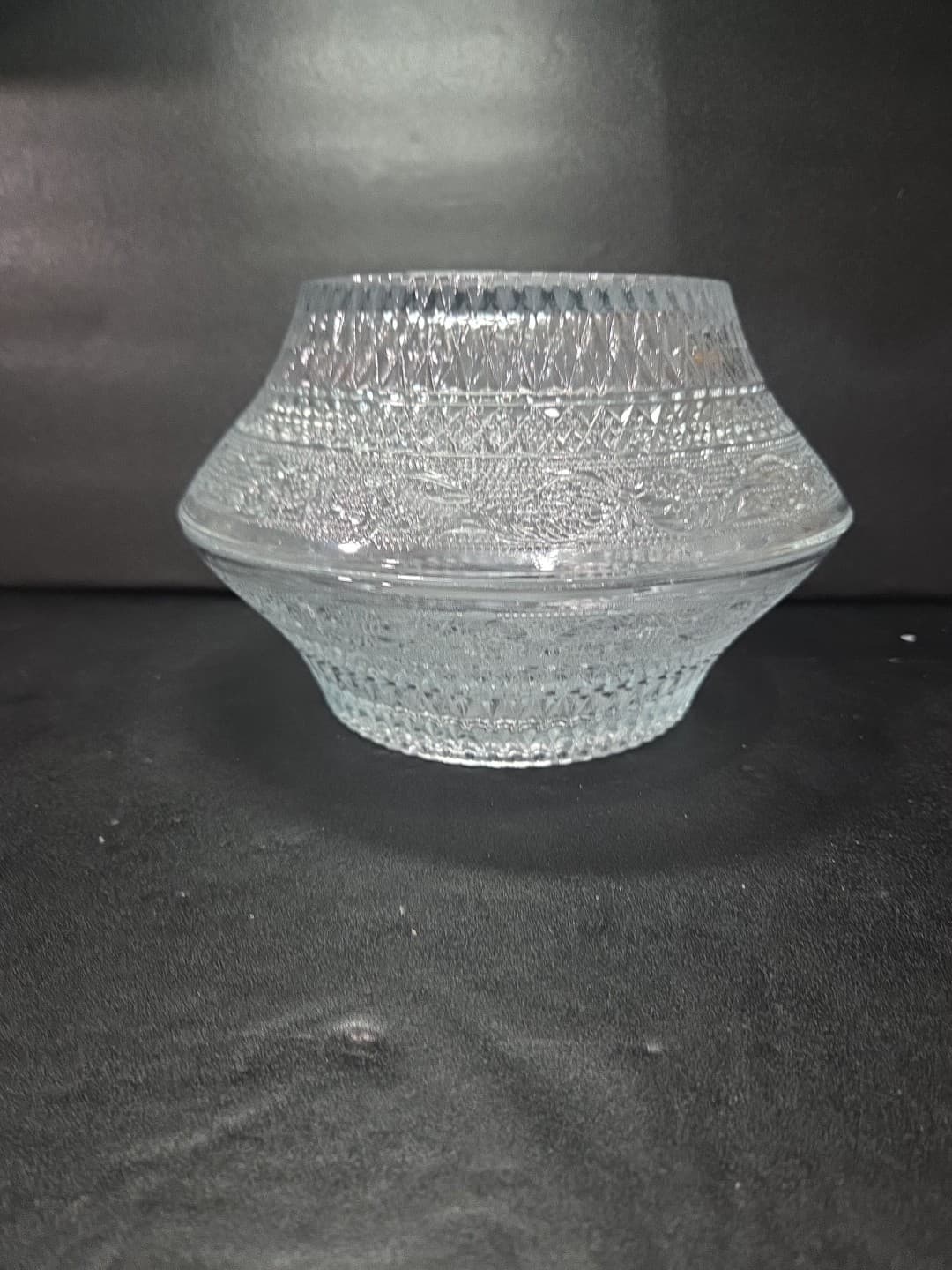 Trellis Collection Glass Serving Bowls, Fleur de Lis Design, Set of 2 Bowls 8.5" - Thumbnail 9