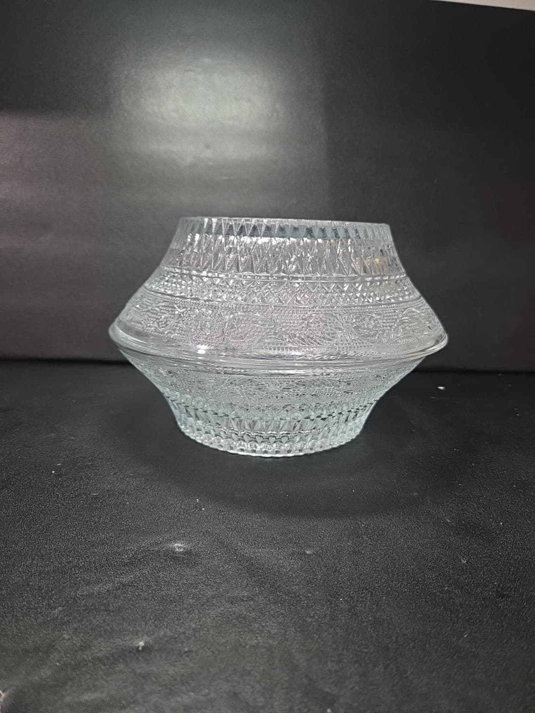 Trellis Collection Glass Serving Bowls, Fleur de Lis Design, Set of 2 Bowls 8.5" - Thumbnail 6