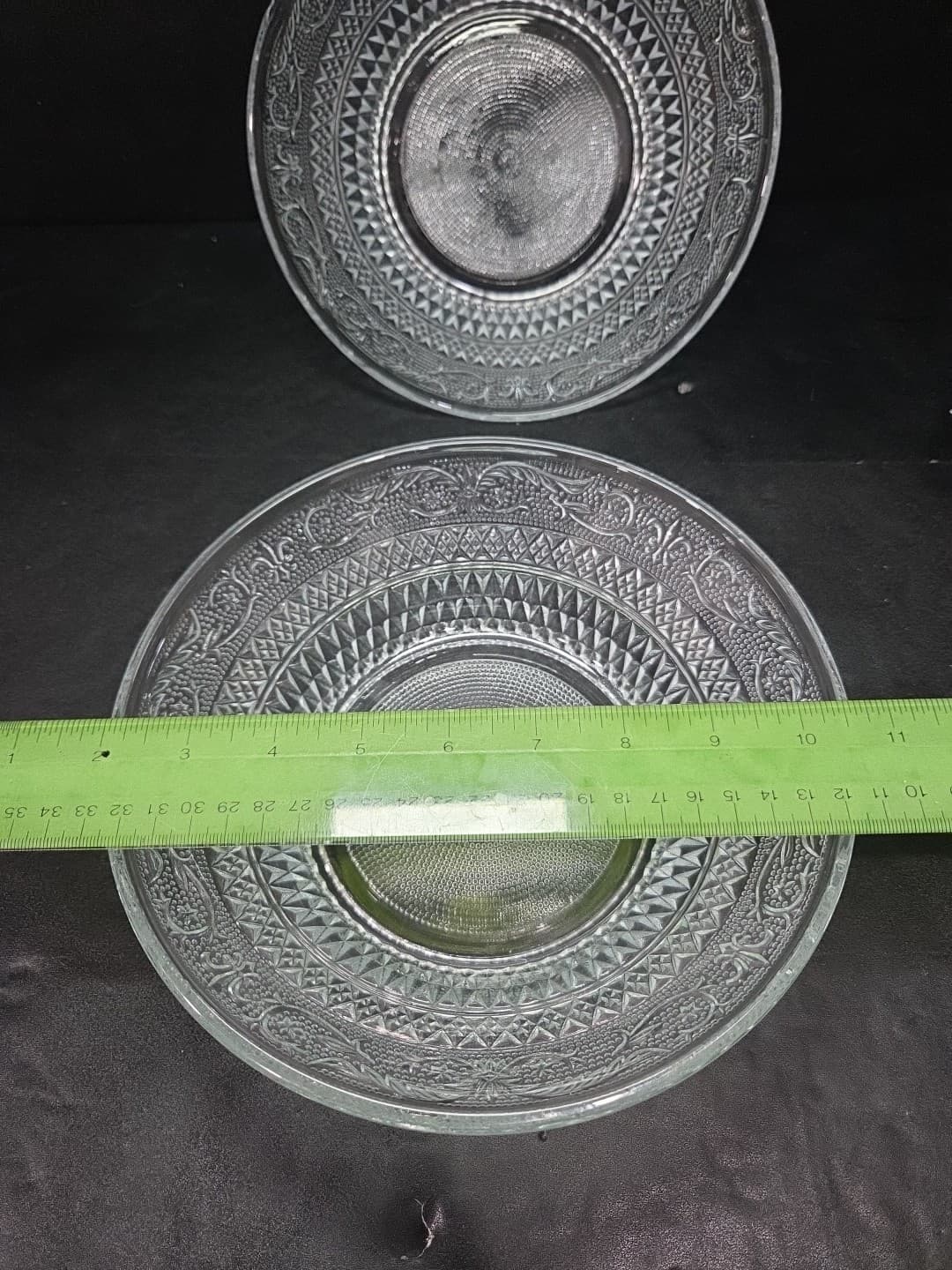 Trellis Collection Glass Serving Bowls, Fleur de Lis Design, Set of 2 Bowls 8.5" - Thumbnail 3