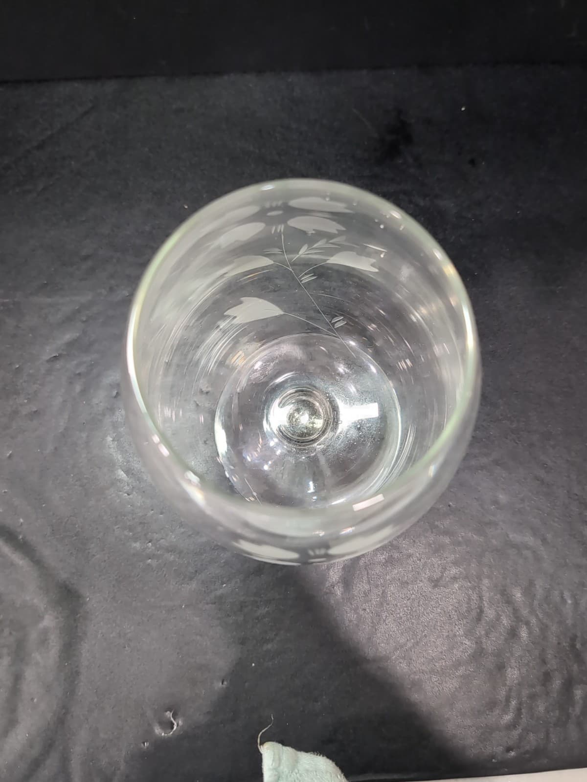 Chintz Flower Etched Clear Glass Vase, 11" Footed Vase, Vintage Decor, Glassware - Thumbnail 6