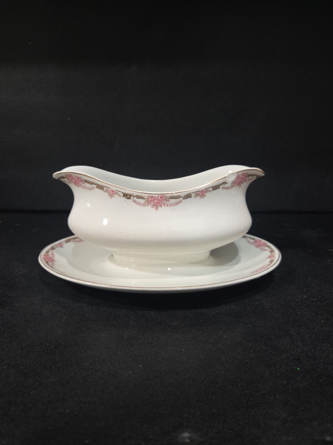 Overland by Alfred Meakin England Gravy Boat with Attached Underplate