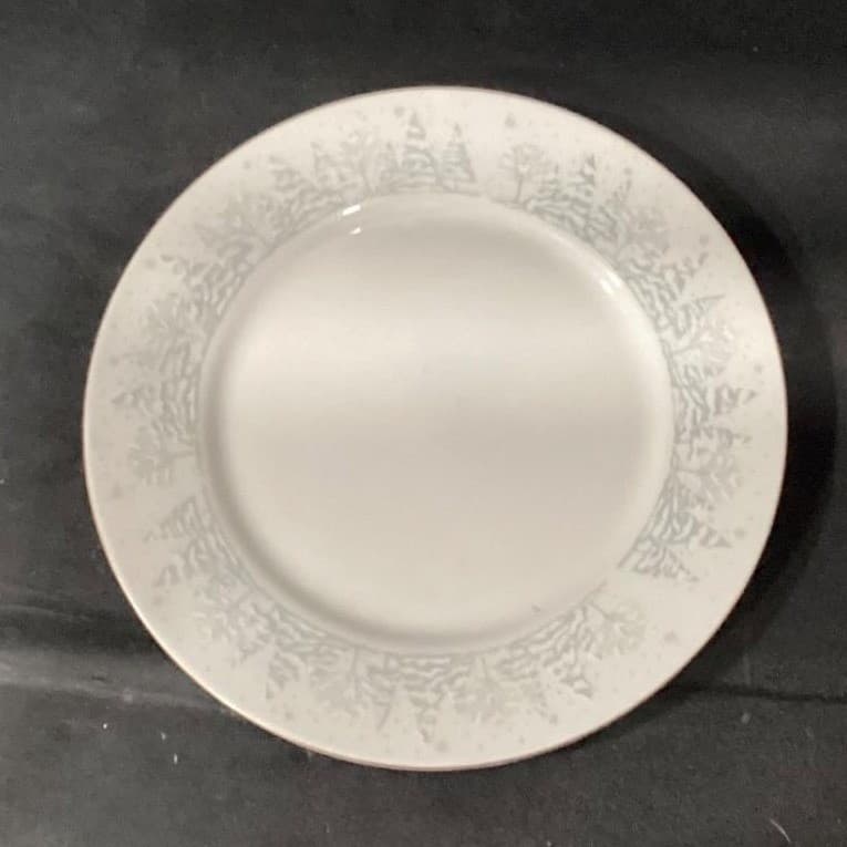 Lynn China "Christmas Pines" Bread Plates, Set of 2, Vintage Holiday Tableware - Thumbnail 3