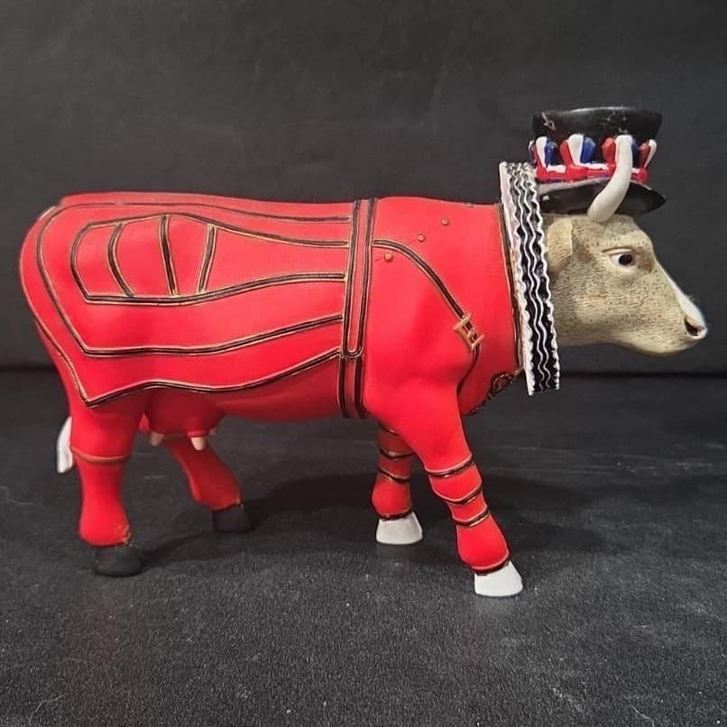 Cow Parade Beefeater It Ain't Natural Figurine, Westland Giftware #7247, No Box - Thumbnail 4