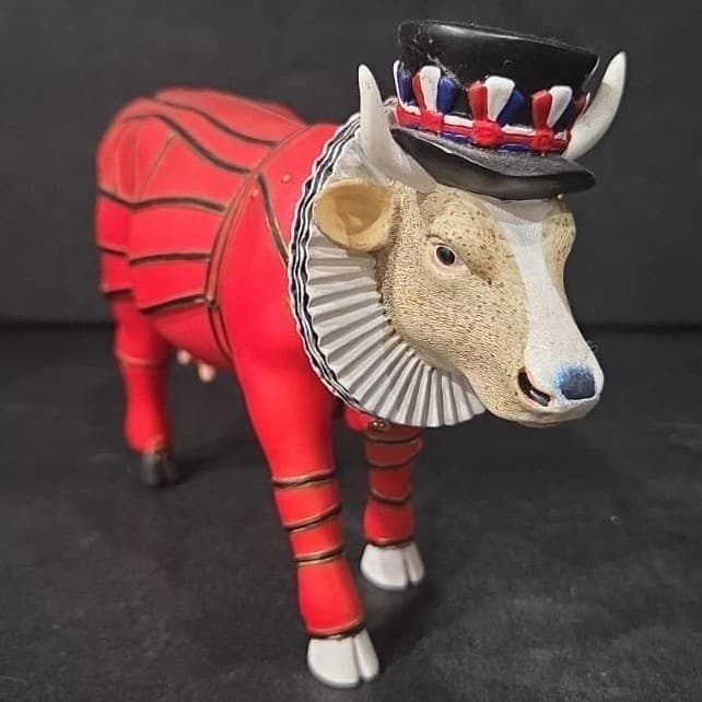 Cow Parade Beefeater It Ain't Natural Figurine, Westland Giftware #7247, No Box - Thumbnail 3