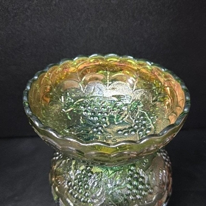 Imperial Grape Helios Leaf Green Gold Carnival Glass Bowls, Scalloped Set of 3 - Thumbnail 4