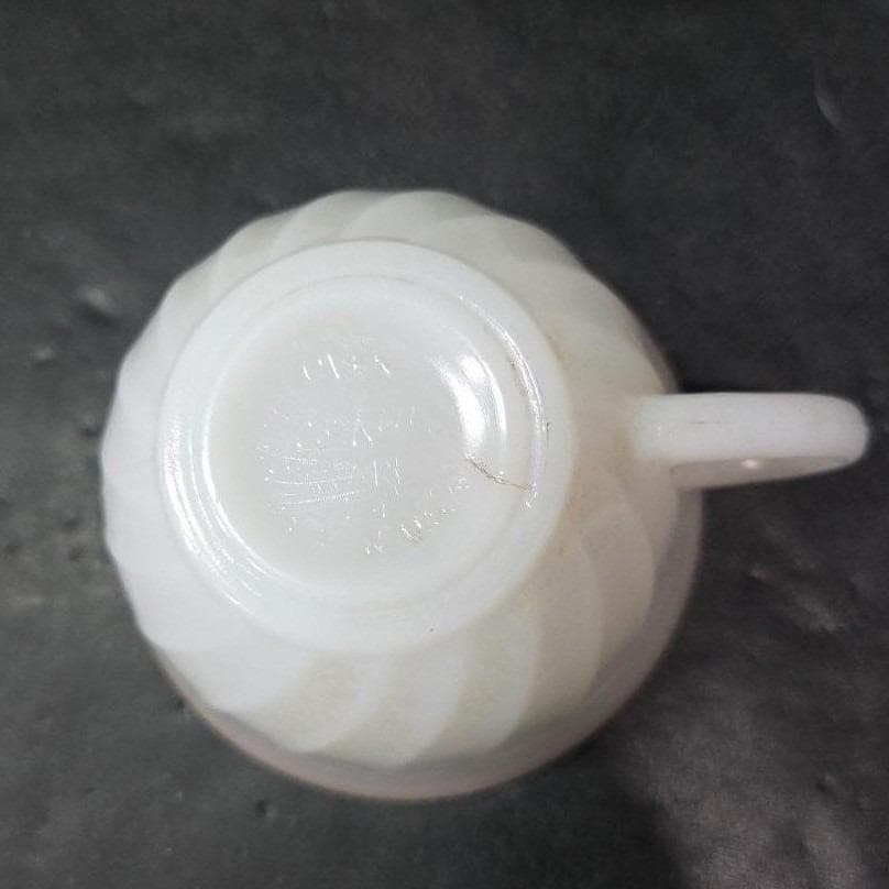 Anchor Hocking Fire King Milk Glass Teacups, Set of 4, Vintage Gold Rimmed Mugs - Thumbnail 4