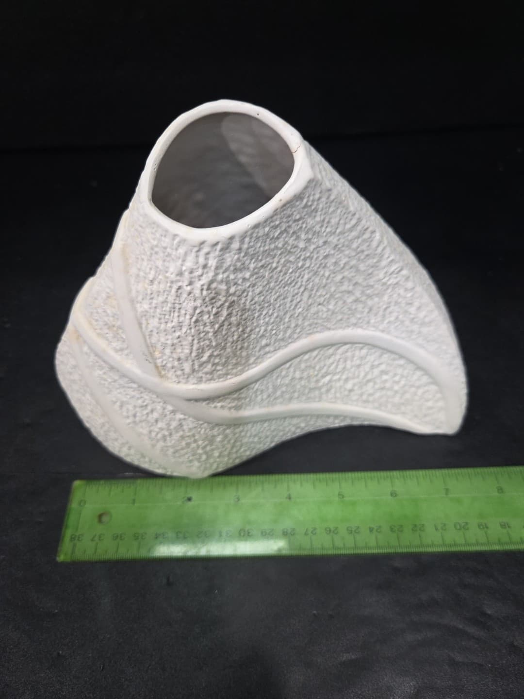 Organic White Vase Textured Wavy Triangle Unique Minimalism MCM - Thumbnail 8