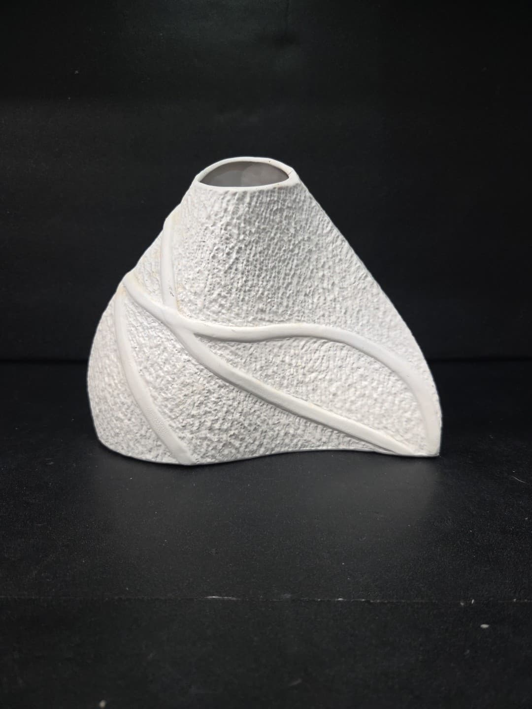 Organic White Vase Textured Wavy Triangle Unique Minimalism MCM