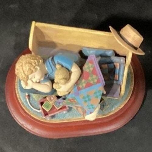 Amish Heritage Collection Tuckered Out First Issue Figurine 1996 - Thumbnail 5