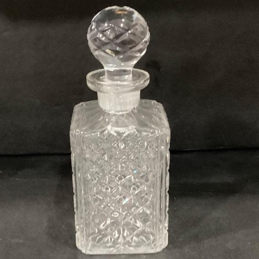 Heavy Crystal Square Decanter Diamond Faceted W/Stopper Vintage - Thumbnail 8