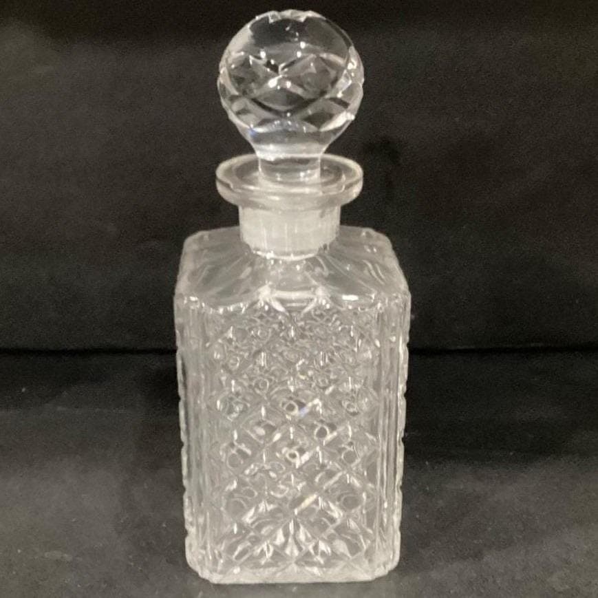 Heavy Crystal Square Decanter Diamond Faceted W/Stopper Vintage - Thumbnail 11