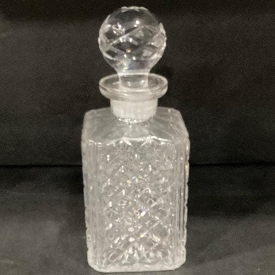 Heavy Crystal Square Decanter Diamond Faceted W/Stopper Vintage - Thumbnail 9