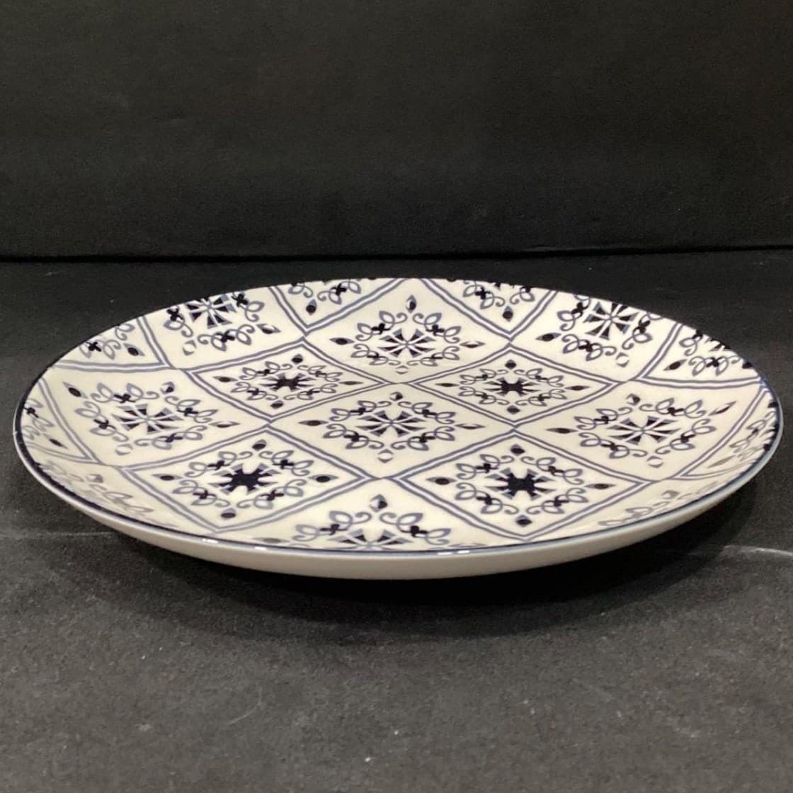 Orly Maison New York Dinner Plate, Blue & White Geometric Pattern Dinnerware - Thumbnail 7