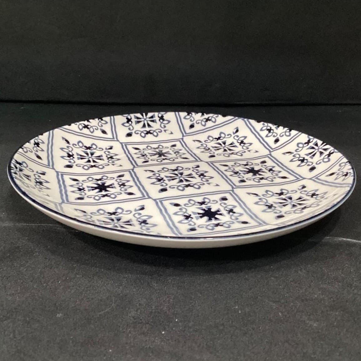 Orly Maison New York Dinner Plate, Blue & White Geometric Pattern Dinnerware - Thumbnail 8