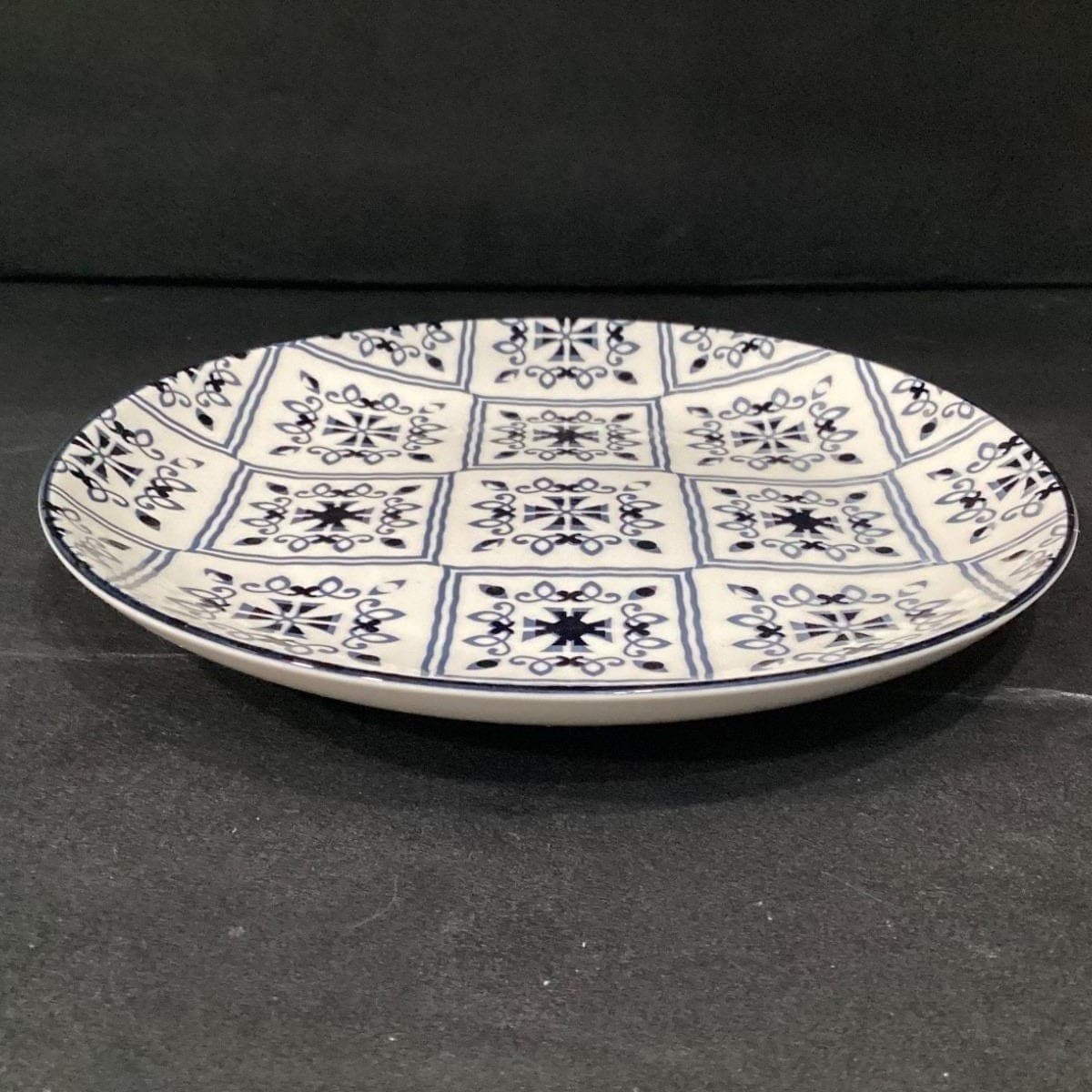 Orly Maison New York Dinner Plate, Blue & White Geometric Pattern Dinnerware - Thumbnail 9