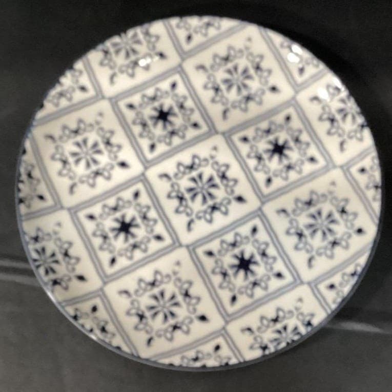 Orly Maison New York Dinner Plate, Blue & White Geometric Pattern Dinnerware - Thumbnail 3