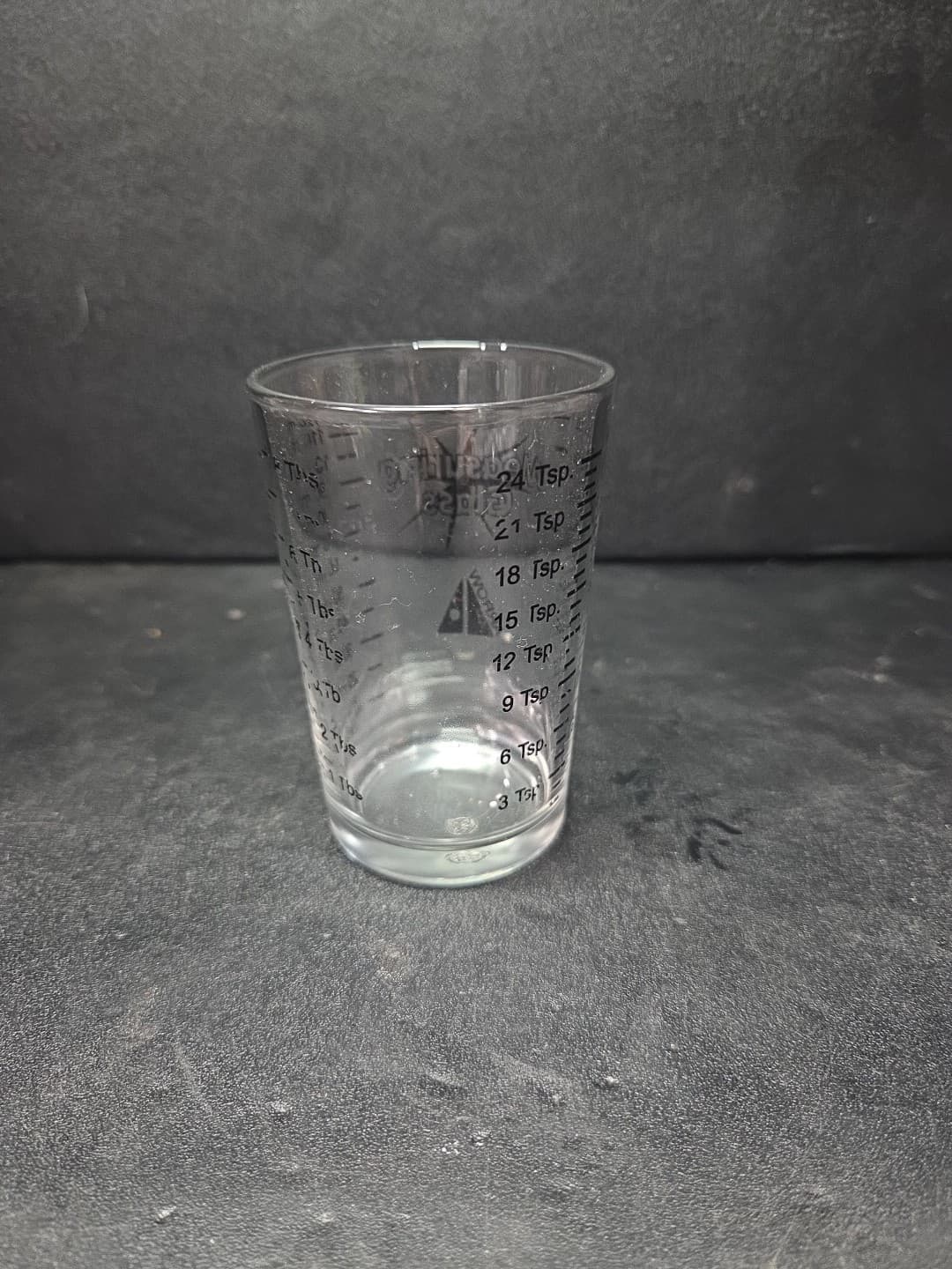 Arrow Measuring Glass. Black. Oz, Tbs, Tsp, and Ml. - Thumbnail 3
