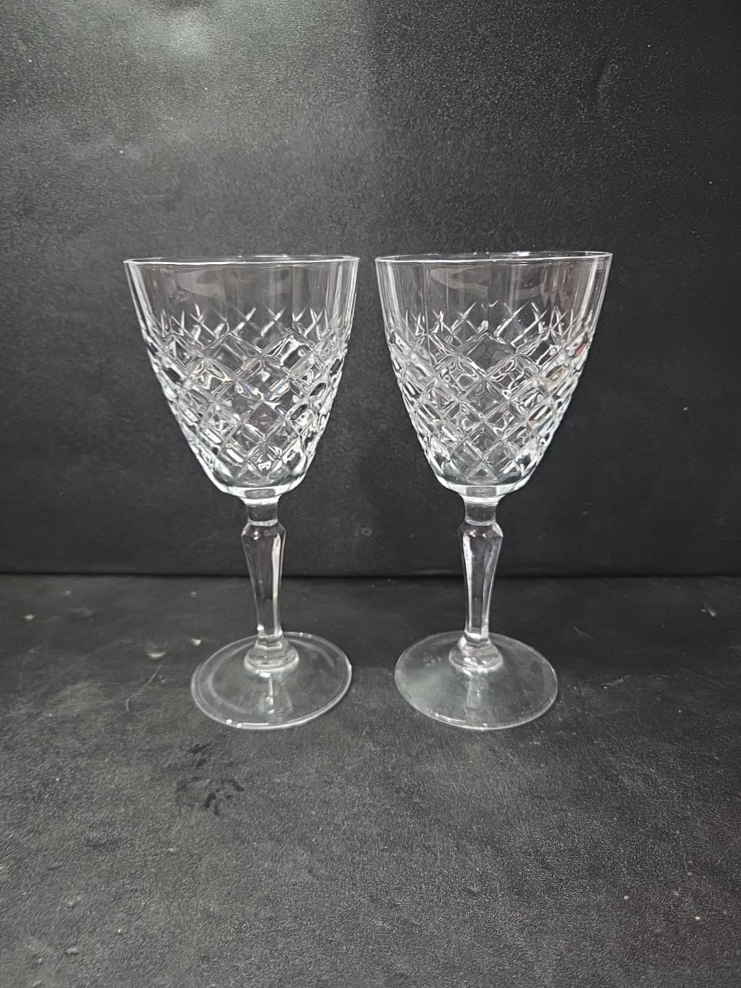 Cristal D'Arques DAUPHINE Wine Glass Paneled Diamond Cut 6 3/8” Tall Set Of 2 - Thumbnail 4