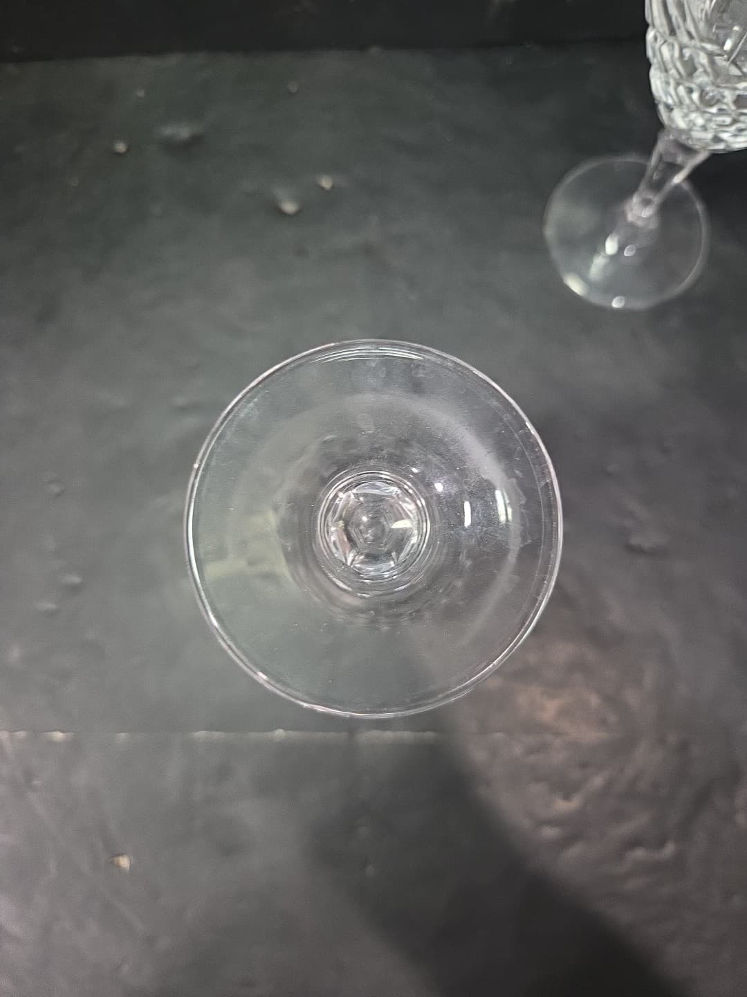 Cristal D'Arques DAUPHINE Wine Glass Paneled Diamond Cut 6 3/8” Tall Set Of 2 - Thumbnail 7