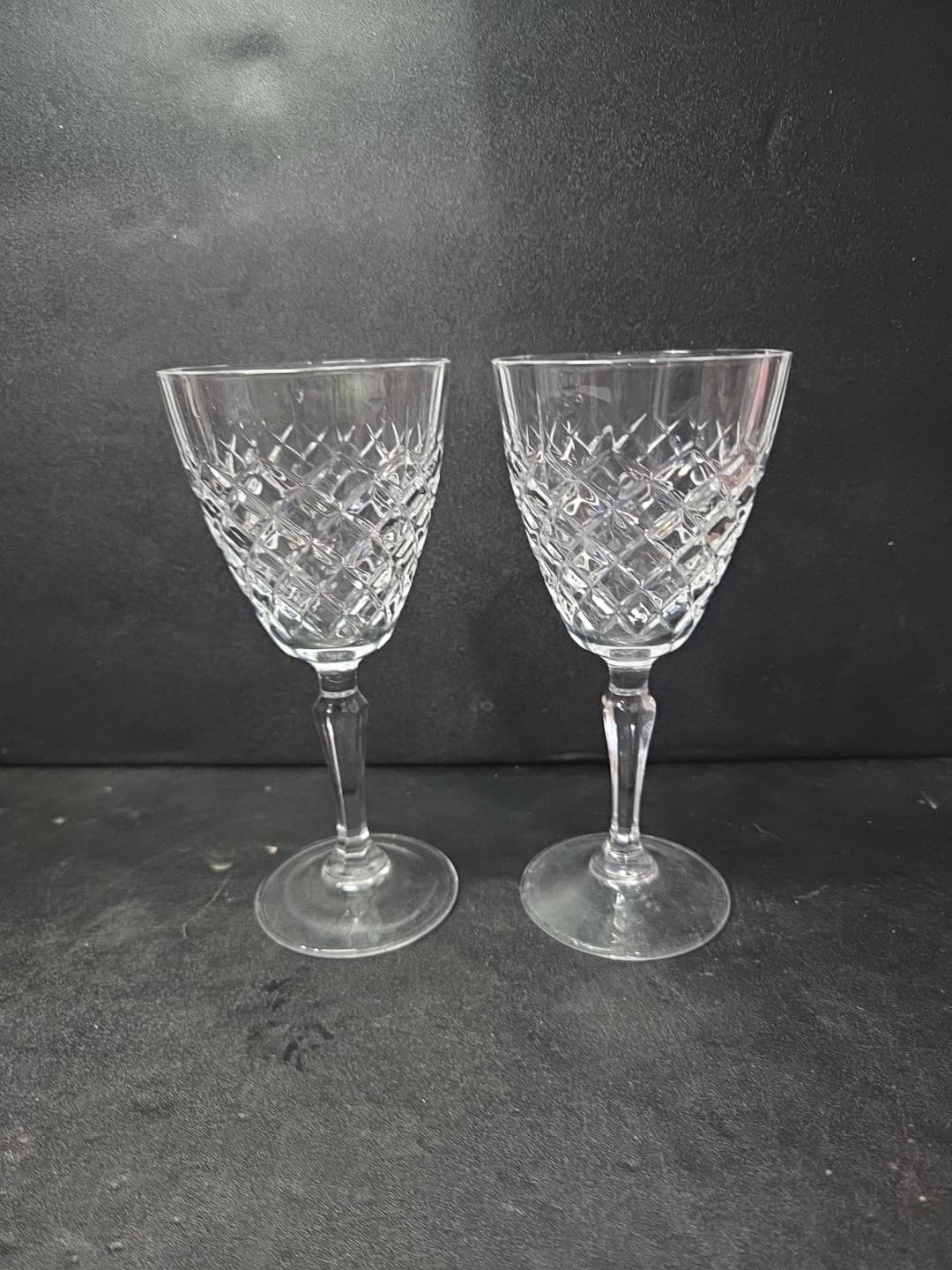 Cristal D'Arques DAUPHINE Wine Glass Paneled Diamond Cut 6 3/8” Tall Set Of 2 - Thumbnail 3