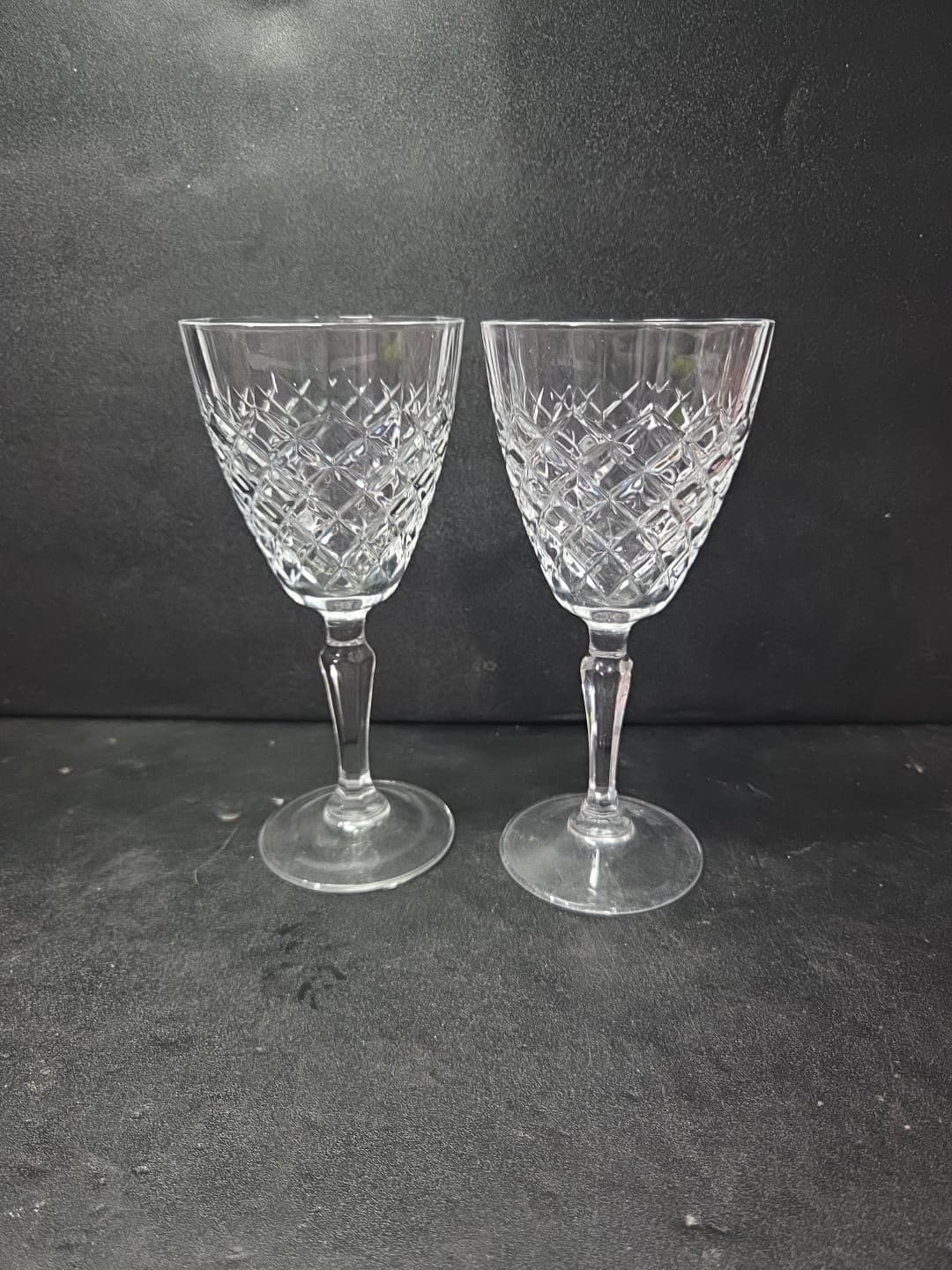 Cristal D'Arques DAUPHINE Wine Glass Paneled Diamond Cut 6 3/8” Tall Set Of 2 - Thumbnail 2