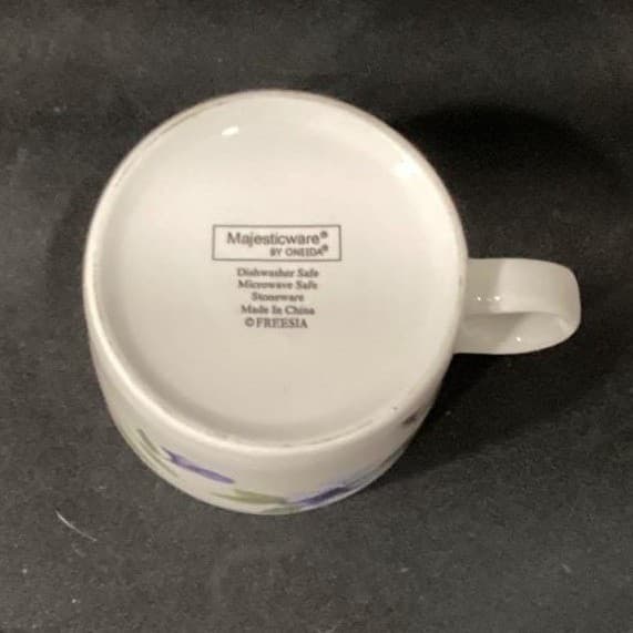Oneida Majesticware Freesia Coffee Cups, Set of 4, Vintage Floral Stoneware Mugs - Thumbnail 4