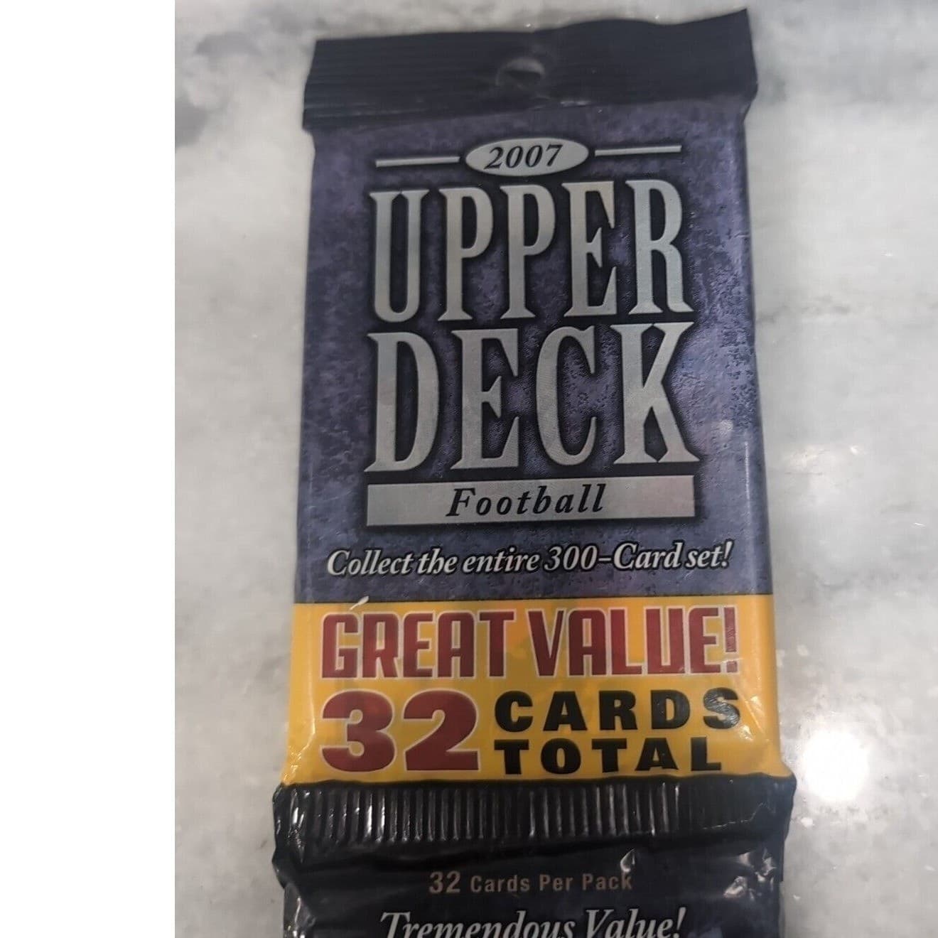 Upper Deck 2007 Football Cards, Sealed Value Pack, 32 Cards 2 Exclusive Inserts - Thumbnail 4