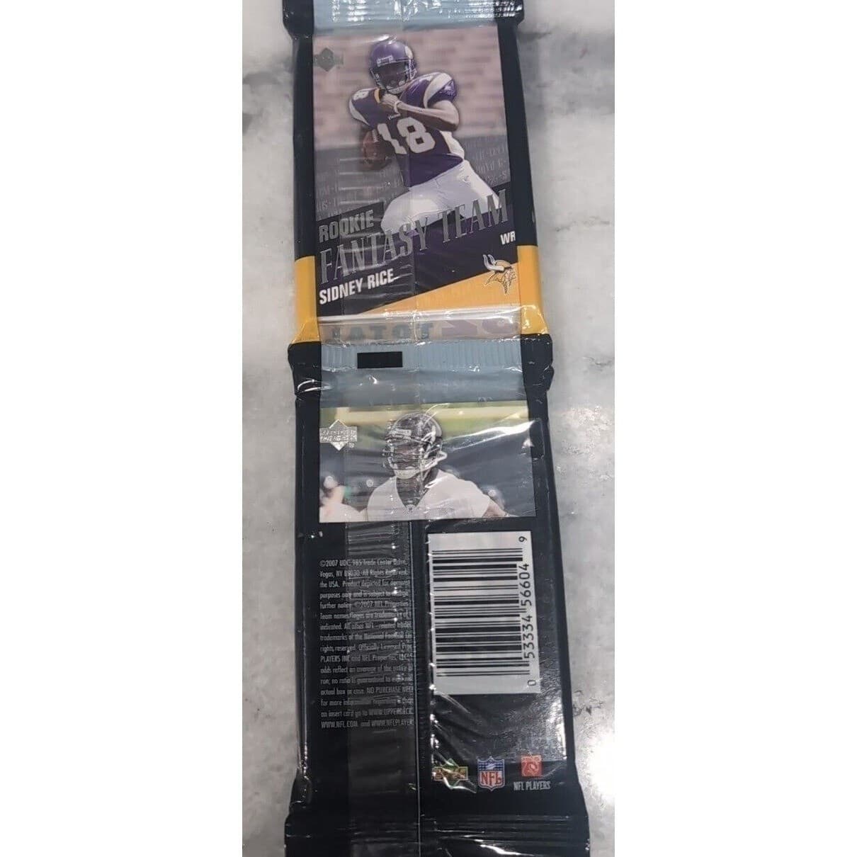 Upper Deck 2007 Football Cards, Sealed Value Pack, 32 Cards 2 Exclusive Inserts - Thumbnail 5