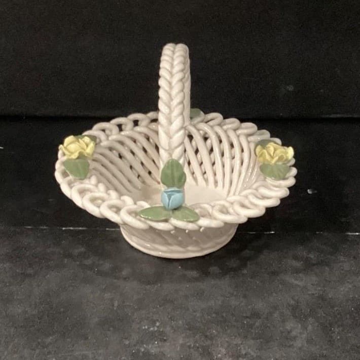 Capodimonte Style Porcelain Woven White Basket Applied Flowers Centerpiece Italy - Thumbnail 9