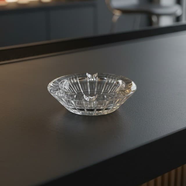 Beautiful Vintage 6" sunburst Round Clear Cut Crystal Glass Ashtray Heavy